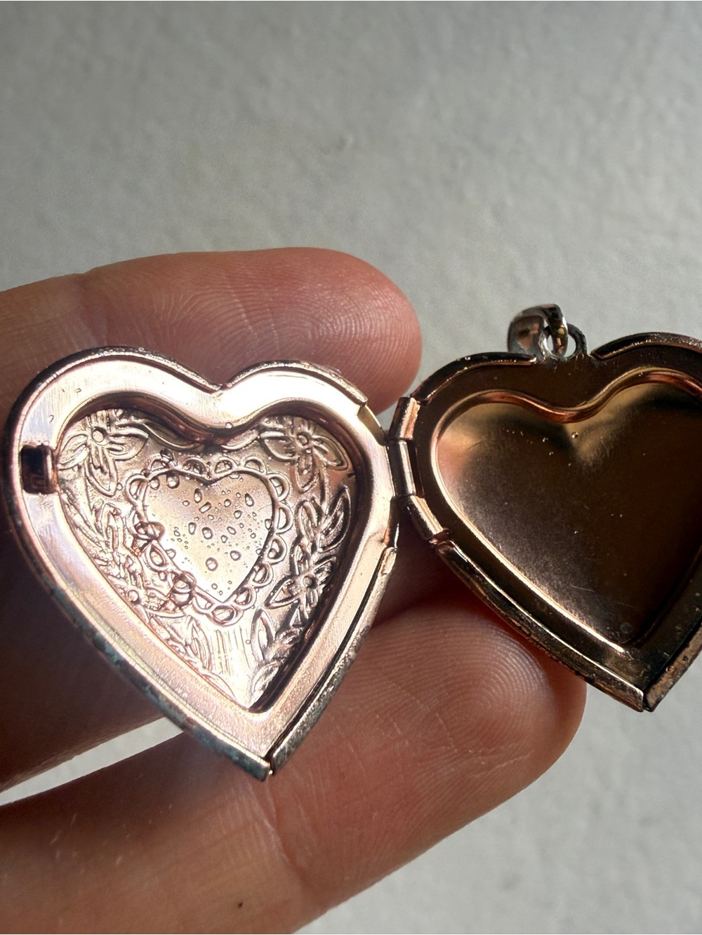 Vintage 90s copper open close Heart Locket Pendant in Rose Gold Tone